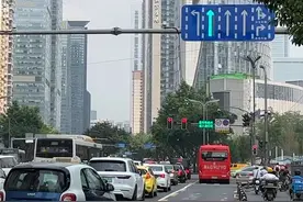可变车道是什么？长什么样？该怎么走？交警蜀黍为你详细解读图片