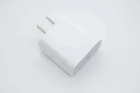 如新？难道是为苹果iPhone 15新机准备？苹果新款20W充电器拆解图片