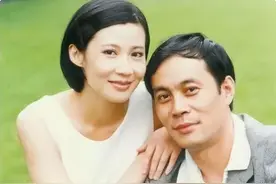 “硬汉”张光北：与学妹假戏真做“一吻定情”，婚后32年不拍吻戏，如今女儿成了他的骄傲图片