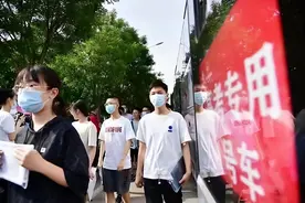 中考当天，父母全程“陪考”与“不陪考”，究竟有啥区别？图片