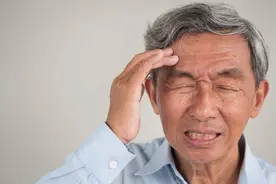 脑梗发生时，头部或有3种表现，发现后，需及时疏通血管图片