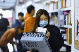 大儿子分家，得一破房，却被拆迁，98岁父亲反悔：我只是借给你住图片