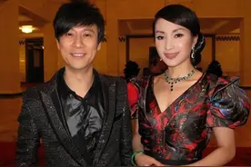 解晓东：14次上春晚，当红时转行经商血本无归，好在妻子不离不弃图片