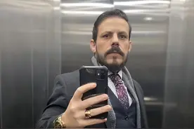 巴西小伙陪母亲看病，走进核磁共振室，设备一启动，突然人"没了"图片