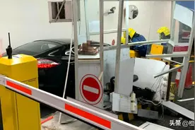 香港一75岁男司机涉酒后驾驶，驾保时捷撞停车场保安亭被捕图片