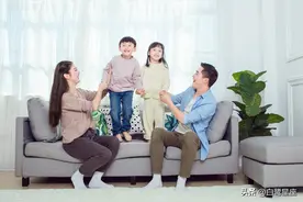 天秤座：2023年天秤座家庭运势，坎坷的道路坑坑洼洼图片