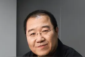 同是英达儿子，宋丹丹儿子童年孤独，梁欢儿子被宠成宝图片