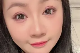 毁三观！网红嘟嘟酱自曝被继父猥亵，沦为母亲婚姻的牺牲品图片