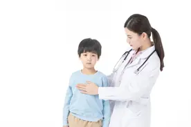 孩子驼背，家长该如何纠正？家长收藏图片