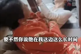 视频曝强势婆婆压儿媳楼道口地上，在小区当众抱怨！婆婆大喊儿媳爸爸是瘸子图片