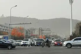 本次扬沙持续到……图片
