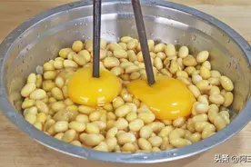 黄豆我家从不打豆浆，加2个鸡蛋，教你新吃法，比大鱼大肉还香图片