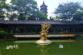 仅是一座塔，敢与滕王阁齐名，它是绳金塔吗图片