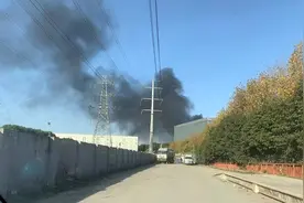 浦东一在建工地起火图片