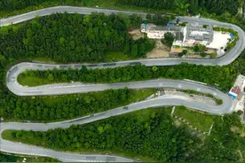 贵州桐梓七十二道拐：弯道最密集的盘山公路图片