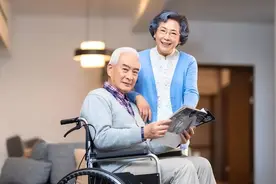为啥老人身上有一股怪味？过了45岁，建议养成4个好习惯图片