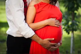 新娘即将临产才办婚礼，没有彩礼一切从简，邻居：他家算计好的图片