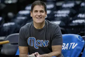NBA愚人节最大玩笑！19年前库班自导自演 与“裁判”冲突戏耍全场图片
