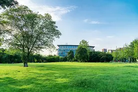 西财教师受邀参加“2023·中国西藏发展论坛”并在分论坛作主题报告图片