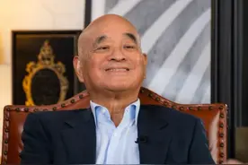 郑裕彤家族夺得佐丹奴管理权，70岁前CEO被罢免，称将去做洗碗工图片