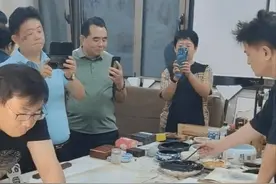 央视名嘴到农村大爷，“消失”8年的毕福剑，已经走上“不归路”图片