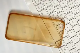 手机壳为什么会发黄？有没有“永不发黄”的透明手机壳？图片
