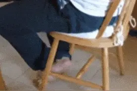 男抖穷，女抖浪，小孩抖腿好尿炕！抖腿真的会漏财吗图片