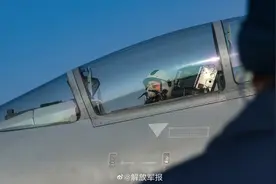 歼-16，帅气冲天！图片
