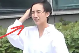 胡歌老婆近照曝光！卸妆后的真实颜值太普通，打扮土气小肚子抢镜图片