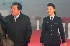 徐沛东：借战友老婆领证，婚后41年无绯闻，撮合岳父娶小姨图片