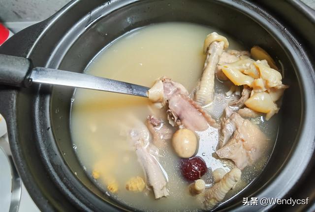 花胶煲老母鸡汤的功效 2026年花胶煲老母鸡汤的功效与禁忌 花胶煲老母鸡汤的功效 2026年花胶煲老母鸡汤的功效与禁忌
