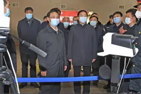 张维亮调研检查疫情防控市场供应集中供暖安全稳定工作并看望慰问节日期间坚守一线干部职工 樊成华参加图片