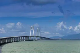 千亿“港珠澳大桥”，李嘉诚当年极力反对：我会因此损失惨重图片