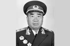 1955年毛主席为朱德元帅授衔，众人哄堂大笑，主席说了9个字图片