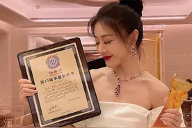 “小姨妈”终成影后，39岁的邓家佳，活成了多少女孩羡慕的样子图片