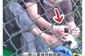 还敢迷恋明星吗？你迷的明星私底下可能是个抠脚大汉！图片
