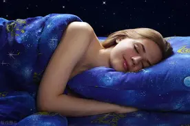 女性穿内衣睡觉和不穿内衣睡觉有何区别？医生：看完你就懂了图片
