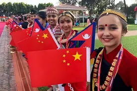 南亚内陆小国尼泊尔，被印度三面包围，为什么和我国越走越近？图片