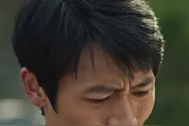 令人窒息的国产剧，为领父亲养老金藏尸墙内，现实竟还有同样剧情图片