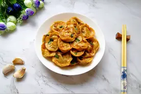 饺子的创意吃法，煮好之后拌一拌，颜值高，味道好图片