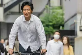 刘嘉玲晒和梁朝伟骑车照片两人太般配了，相处模式和状态羡煞旁人图片