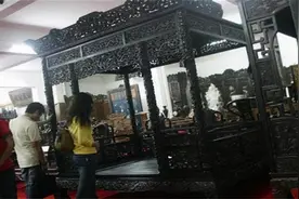我国曾发现3吨重的清宫“龙床”，众人劝其上交，收藏者：给我5亿图片