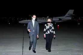 台湾电视台深夜直播美议员窜台，卖军火的来了，蓬佩奥也马上到图片