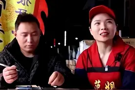 95后夫妻夜市卖土豆豆腐日赚9000元，一天真能卖500斤土豆？图片