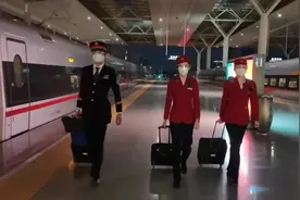 值乘夜间高铁 有啥不一样！图片