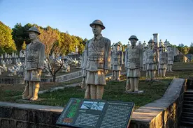 远征军在松山：伤亡惨重，最后只剩20人，打扫战场时士兵齐齐大哭图片