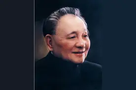 “三起三落”邓小平：天塌下来也不怕，因为有高个子顶着图片