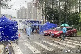 【疫情当前 警察不退】如果大雨落下，不要害怕，有我们在！图片