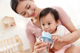 孩子老爱舔嘴唇、撕嘴皮怎么办？可以试试这些方法图片