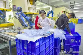 东莞往事：90年代工厂，男女混居的打工岁月，催生了多少打工恋情图片